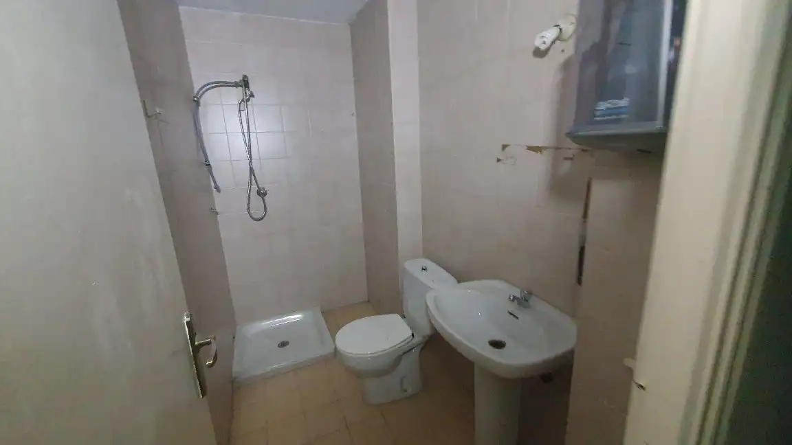 Baño de Local en venta en Elda