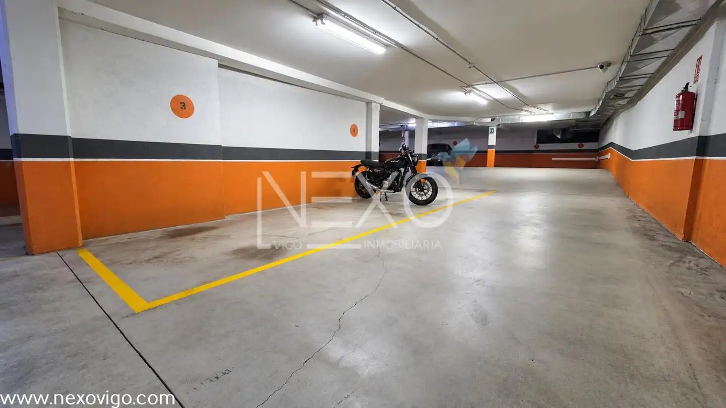 Parking de Piso en venta en Vigo  con Calefacción, Parquet y Trastero