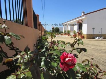 Detached house with garden for sale in Ayamonte ciudad
