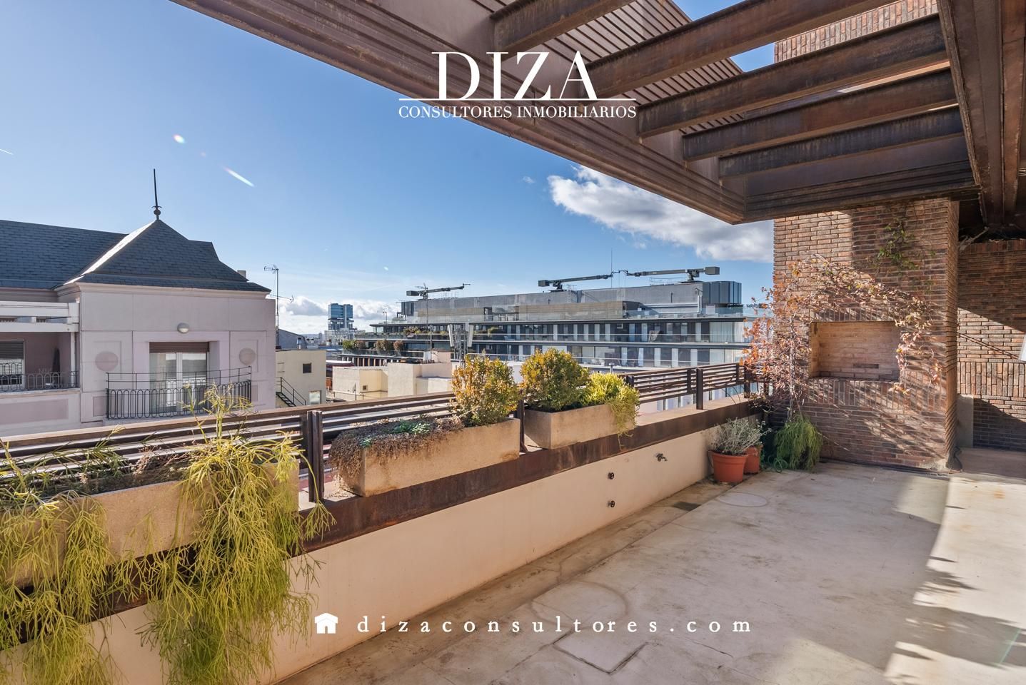 Vista exterior de Ático en venta en  Madrid Capital con Aire acondicionado, Calefacción y Terraza