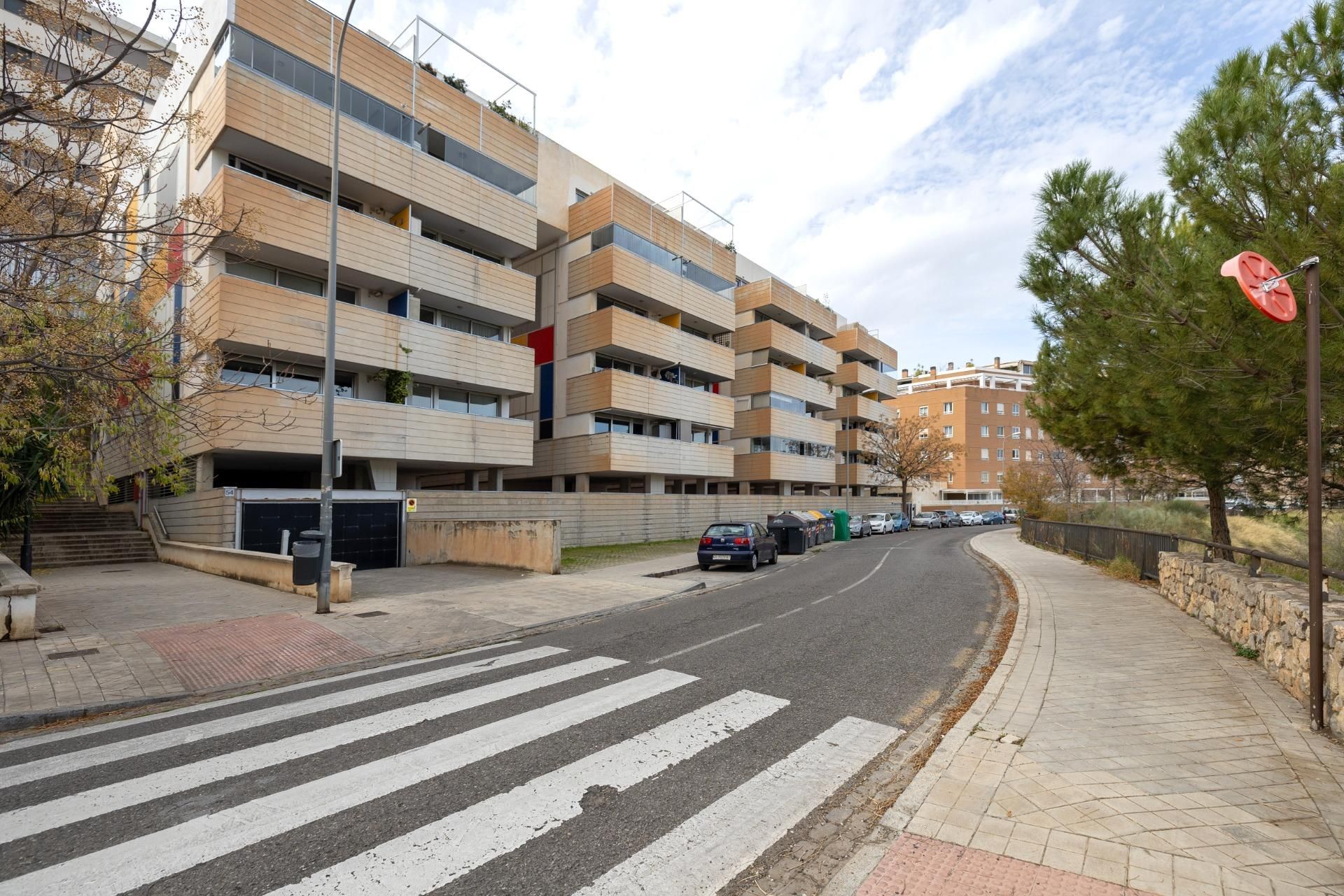 Vista exterior de Pis en venda en  Granada Capital amb Calefacció, Terrassa i Balcó