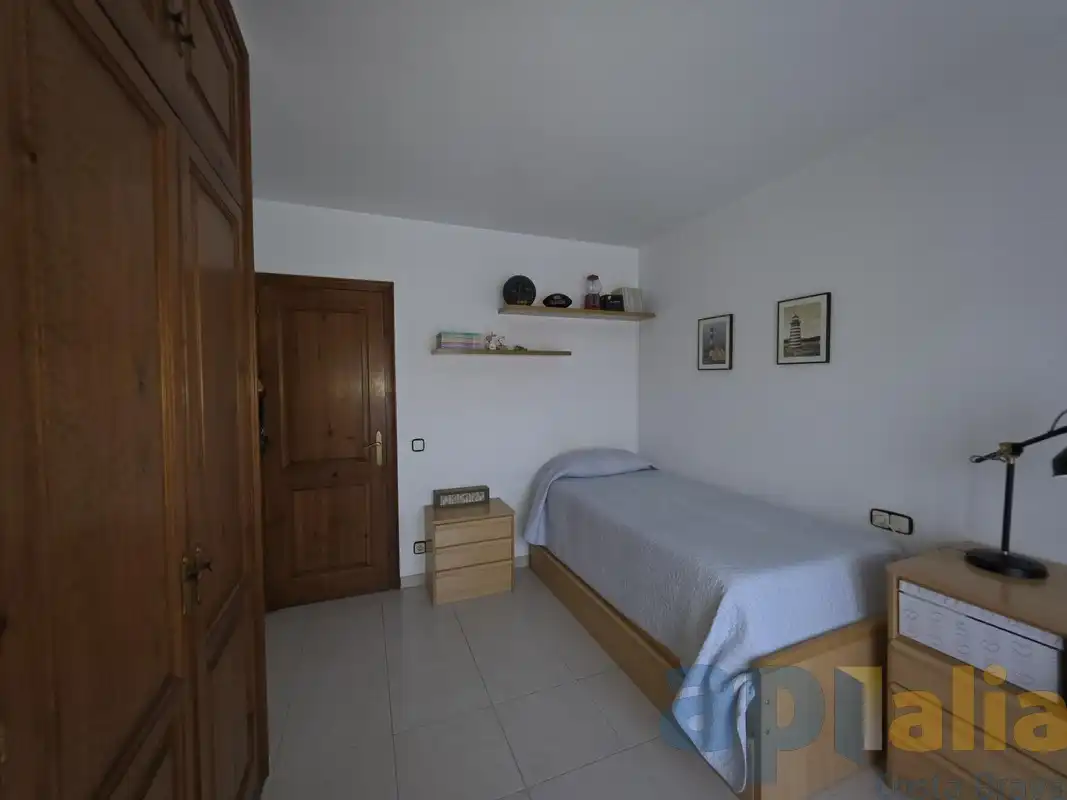 Habitación de Casa adosada en venta en Castell d'Aro, Platja d'Aro i s'Agaró con Calefacción, Jardín privado y Piscina comunitaria