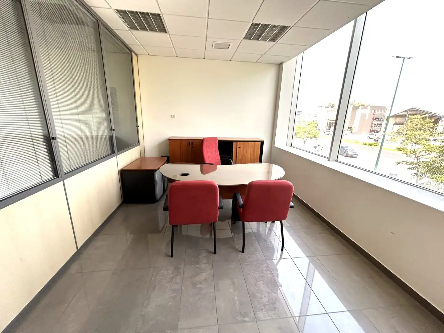 Büro zur Miete in Málaga mit Klimaanlage, Heizung und Terrasse