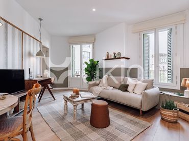 Apartment with balcony to rent in Gran Via de les Corts Catalanes
