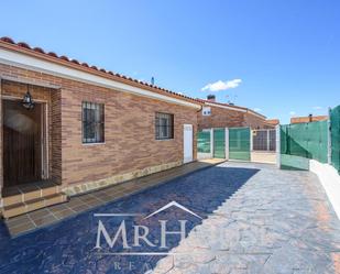 Jardí de Casa adosada en venda en Pioz amb Calefacció i Piscina
