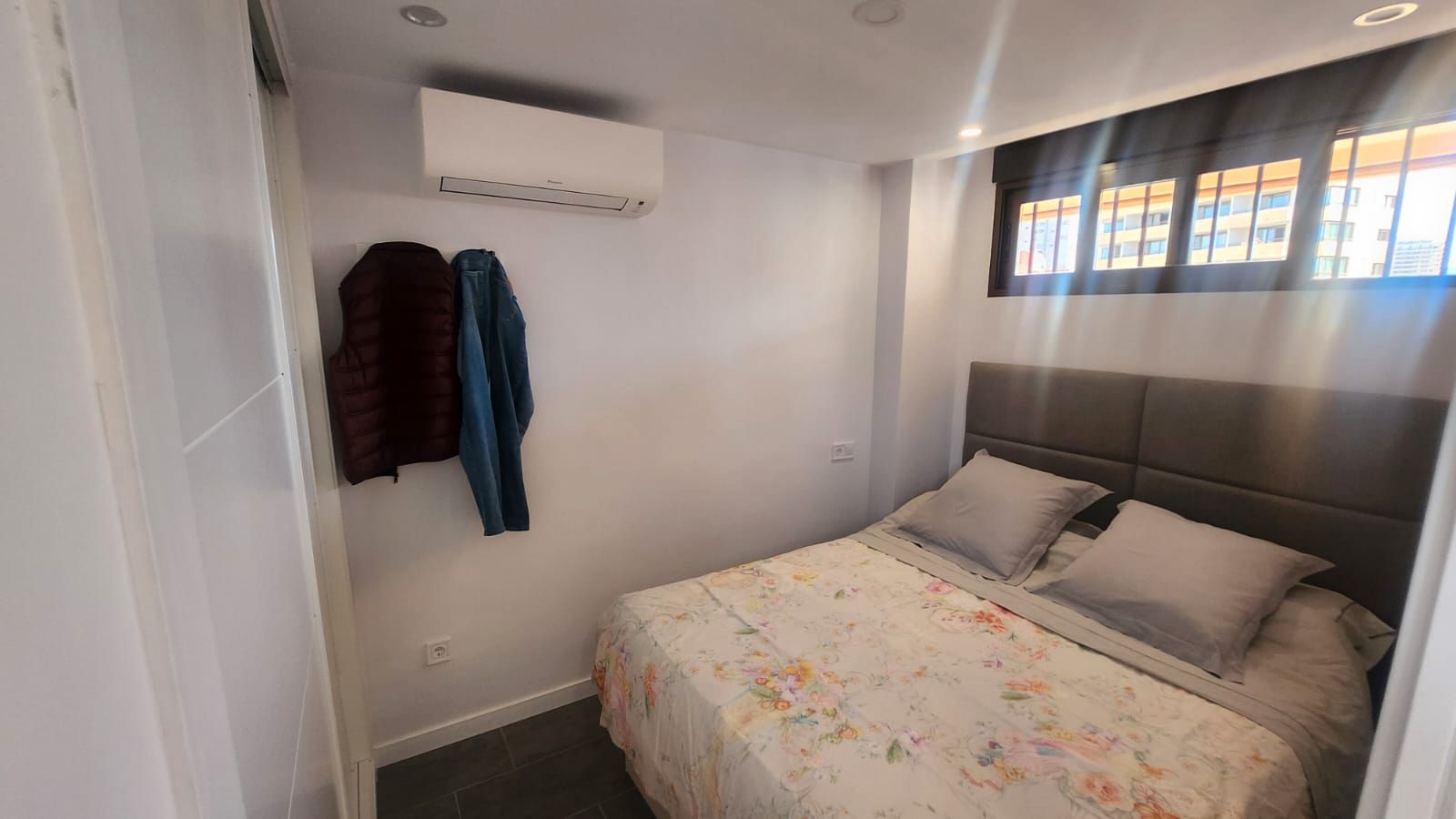 Bedroom of Apartment for sale in Benidorm  with Air Conditioner, Terrace and Community pool