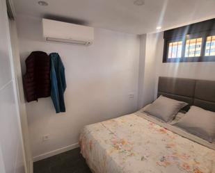 Bedroom of Apartment for sale in Benidorm  with Air Conditioner, Terrace and Community pool