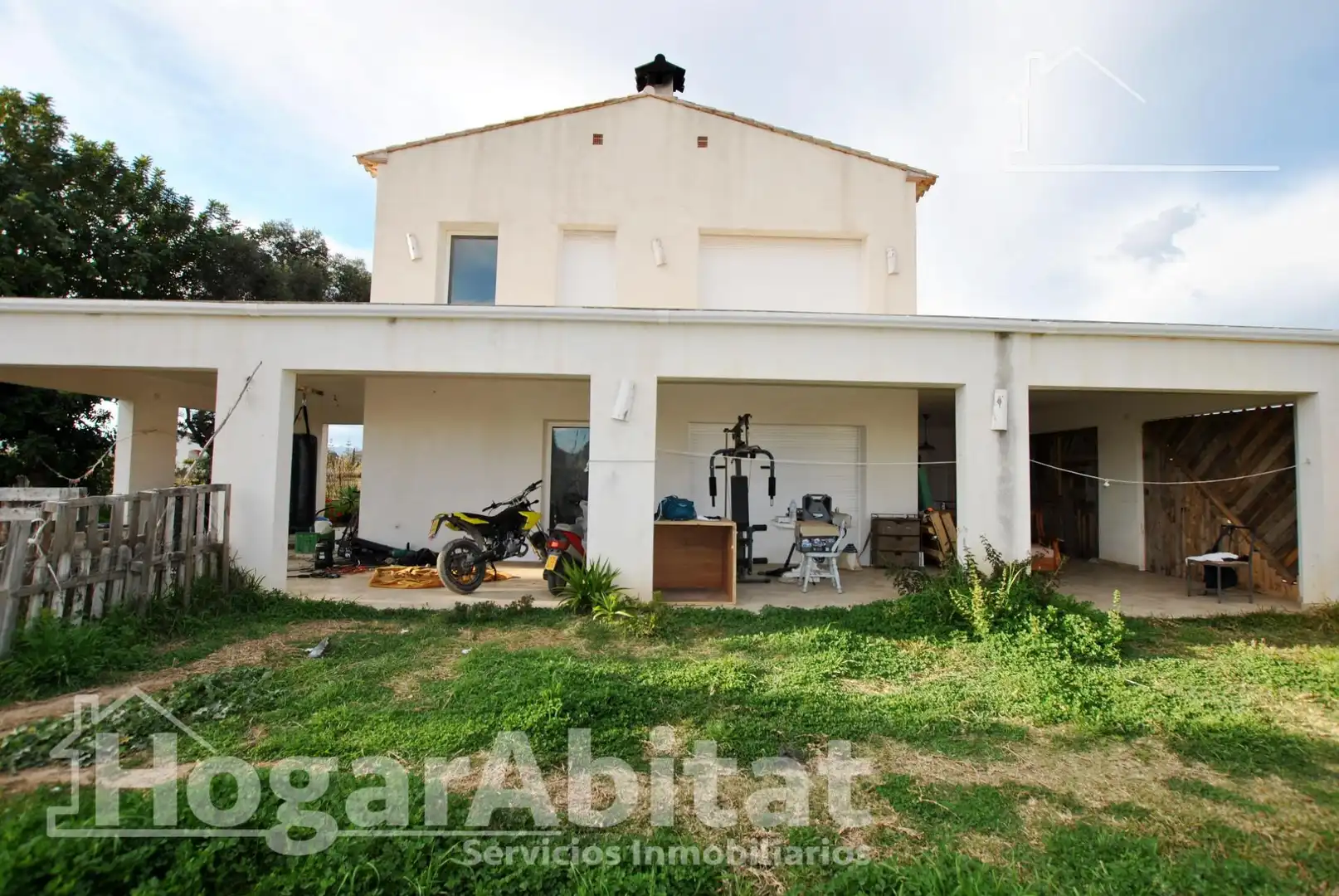 Vista exterior de Casa o xalet en venda en Oliva amb Aire condicionat, Jardí privat i Terrassa