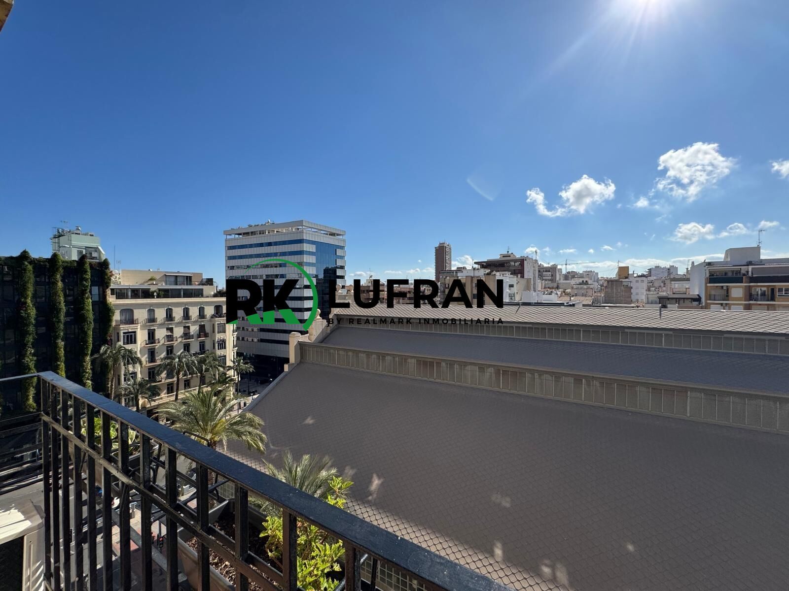 Vista exterior de Pis en venda en Alicante / Alacant amb Aire condicionat, Calefacció i Balcó