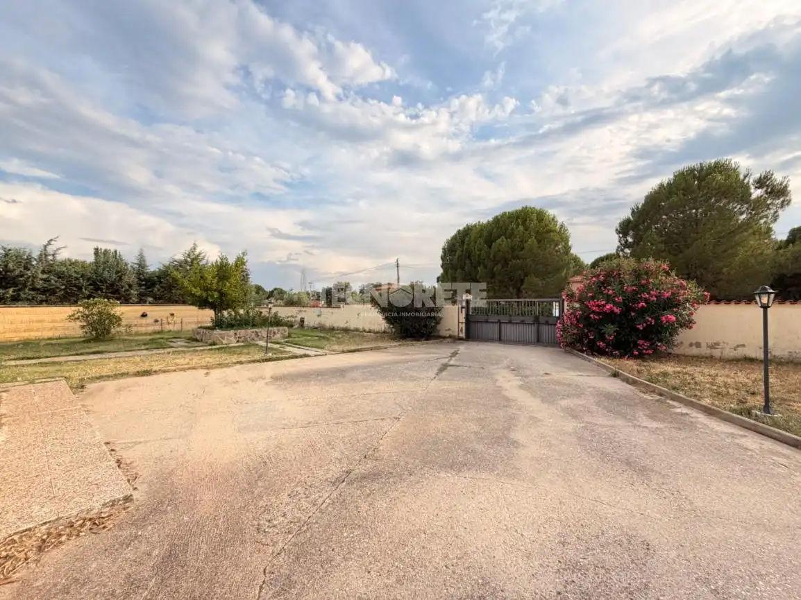Houses for sale in San Román de los Montes  with Air Conditioner and Heating