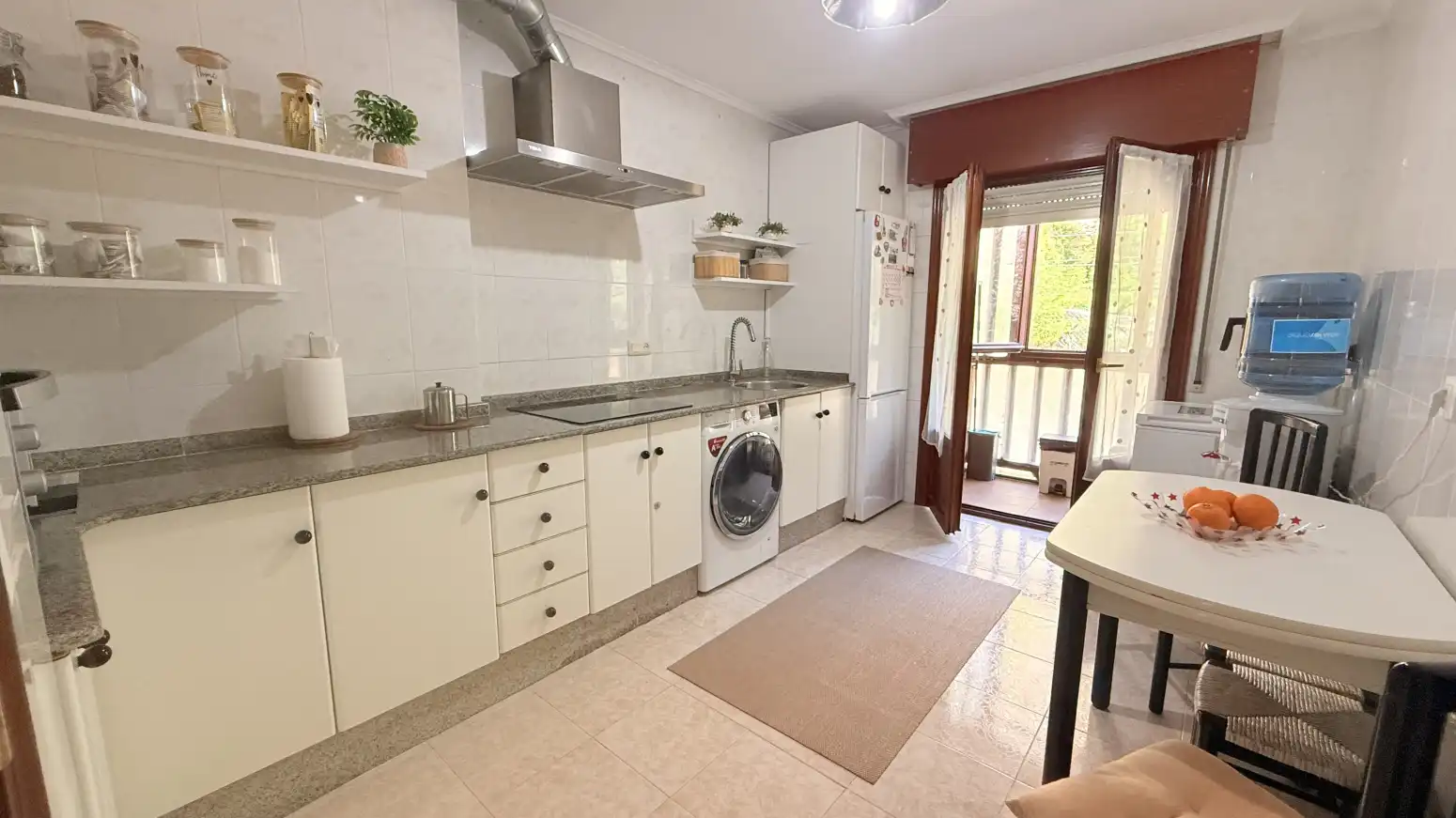 Cocina de Piso en venta en Cabezón de la Sal con Calefacción y Parquet