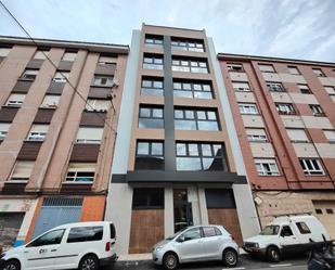 Vista exterior de Àtic en venda en Gijón  amb Calefacció, Parquet i Terrassa