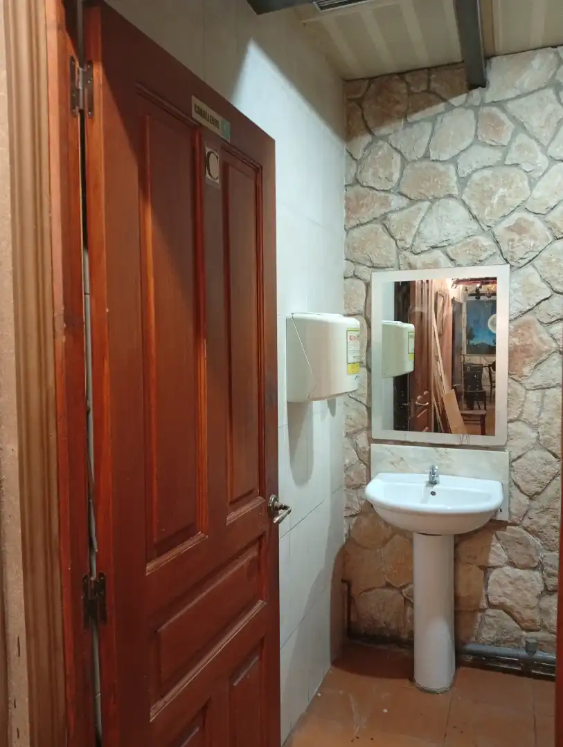 Baño de Local en venta en Gijón  con Amueblado
