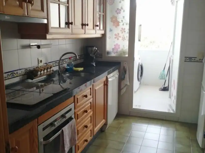 Cuina de Pis de lloguer en Mijas amb Aire condicionat, Terrassa i Moblat