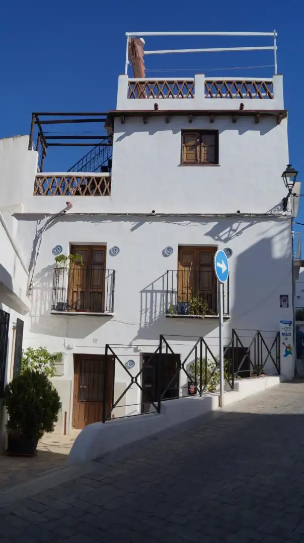 Vista exterior de Casa adosada en venda en Salobreña amb Terrassa