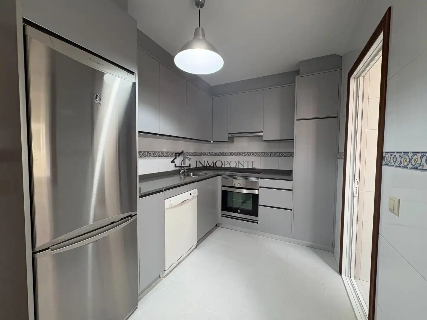 Cocina de Piso de alquiler en Pontevedra Capital  con Calefacción y Trastero