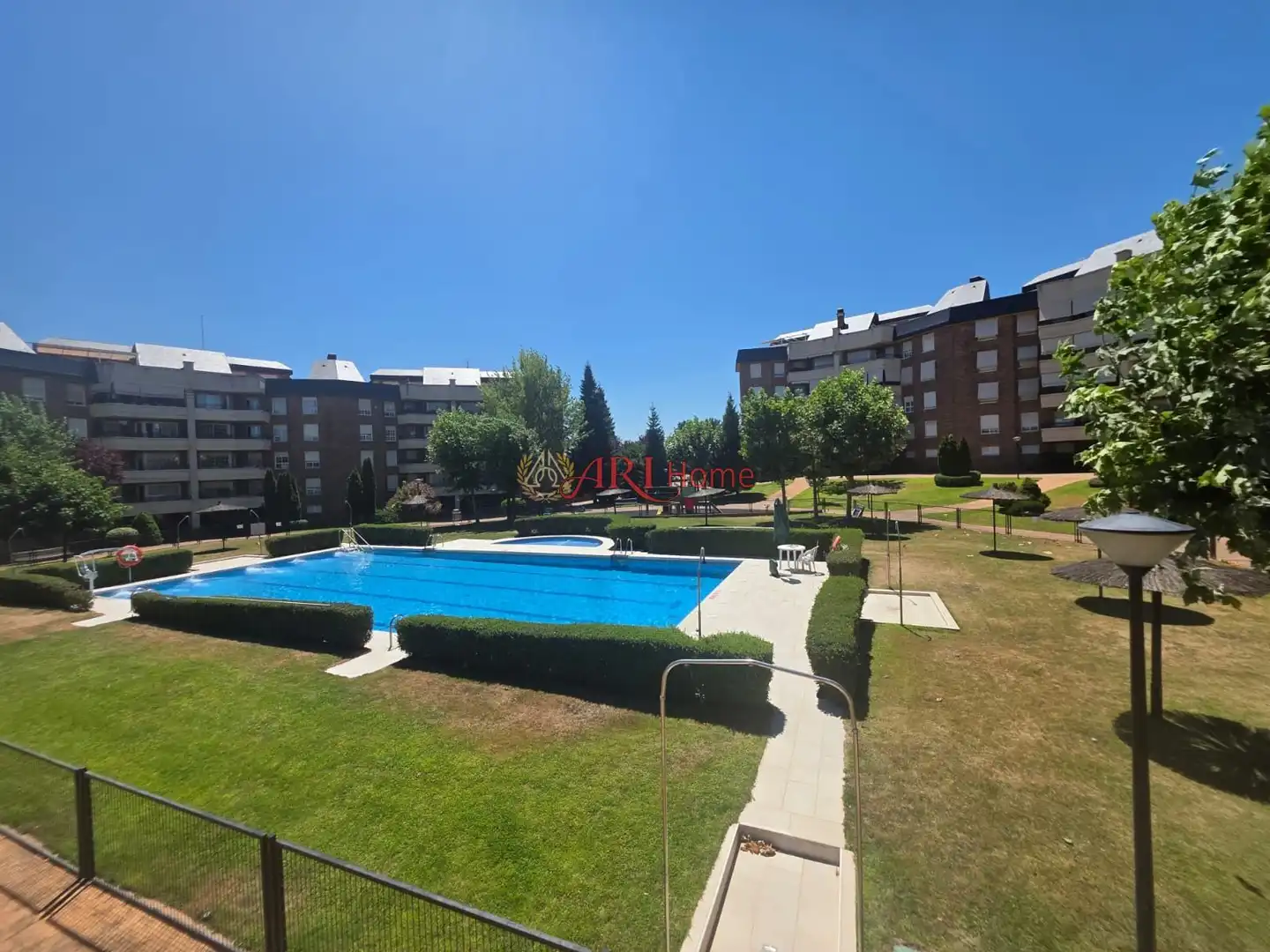 Piscina de Pis en venda en Majadahonda amb Aire condicionat, Calefacció i Terrassa
