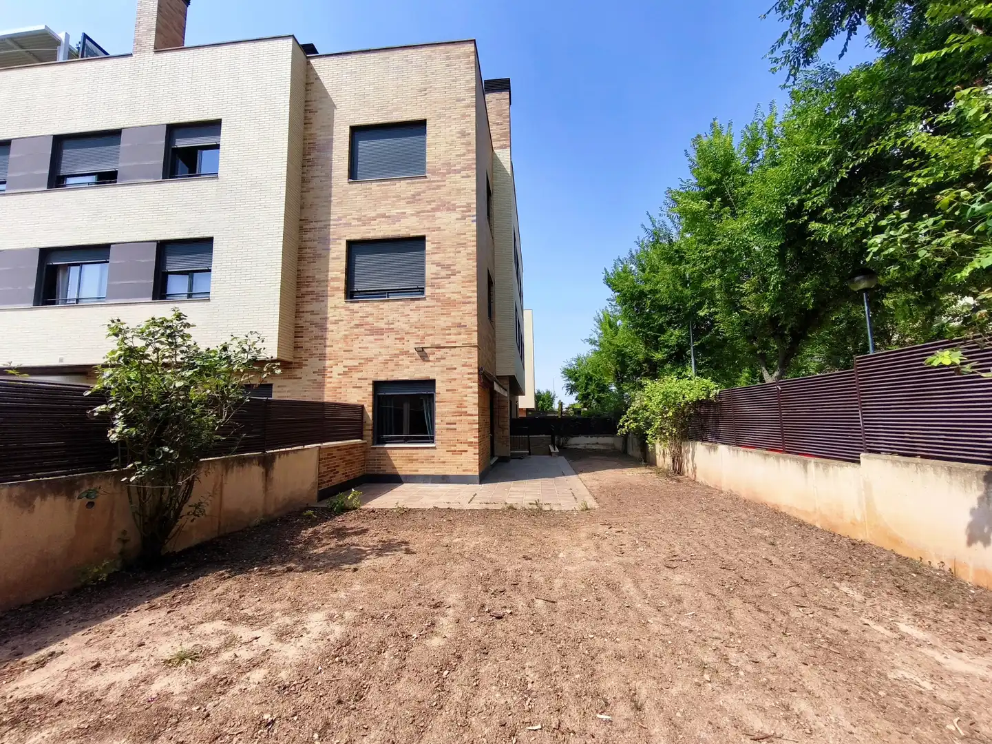 Vista exterior de Piso en venta en Lardero con Calefacción, Jardín privado y Parquet
