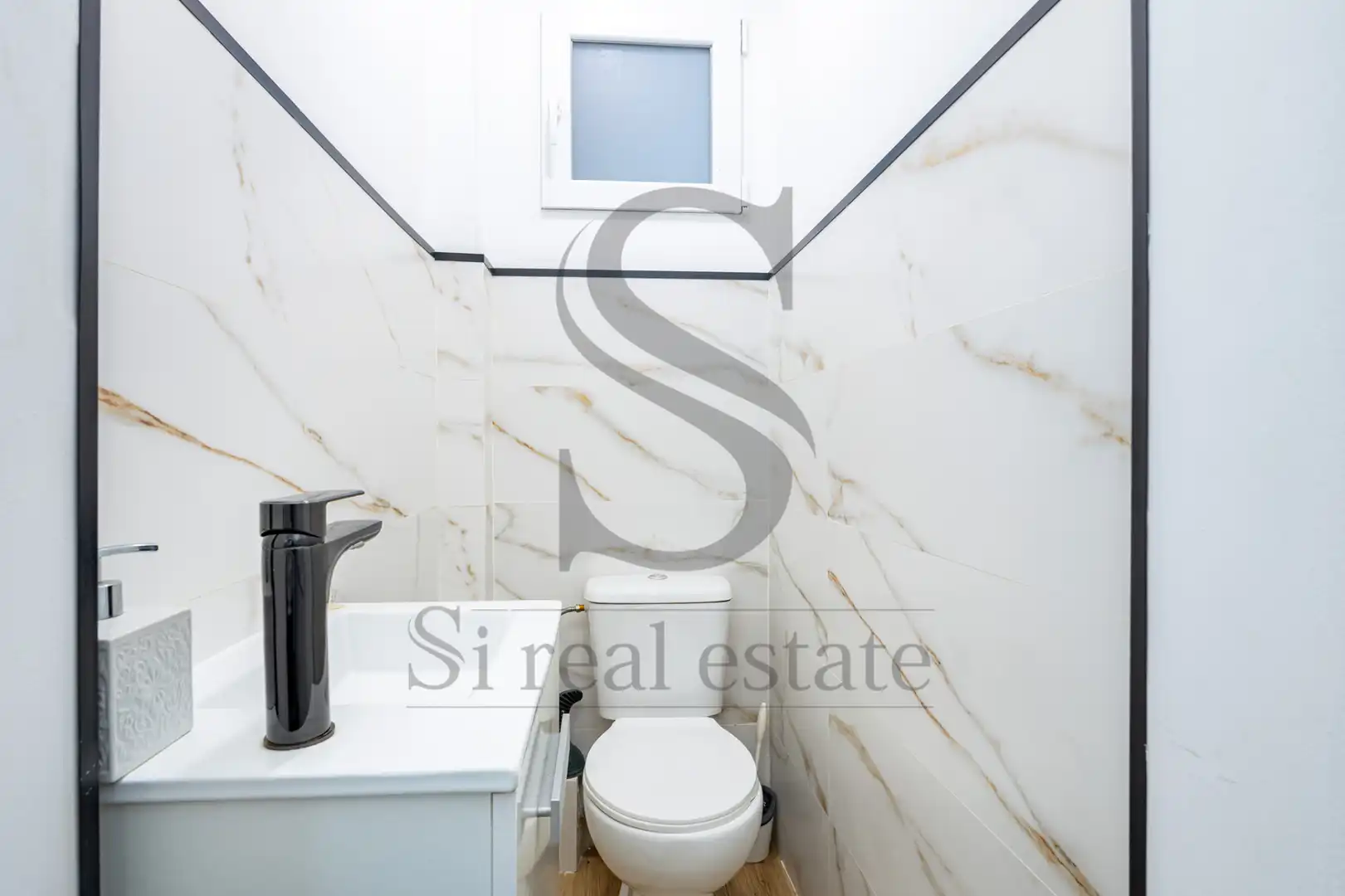 Bathroom of Flat for sale in Barcelona  with Air Conditioner, Heating and Parquet flooring