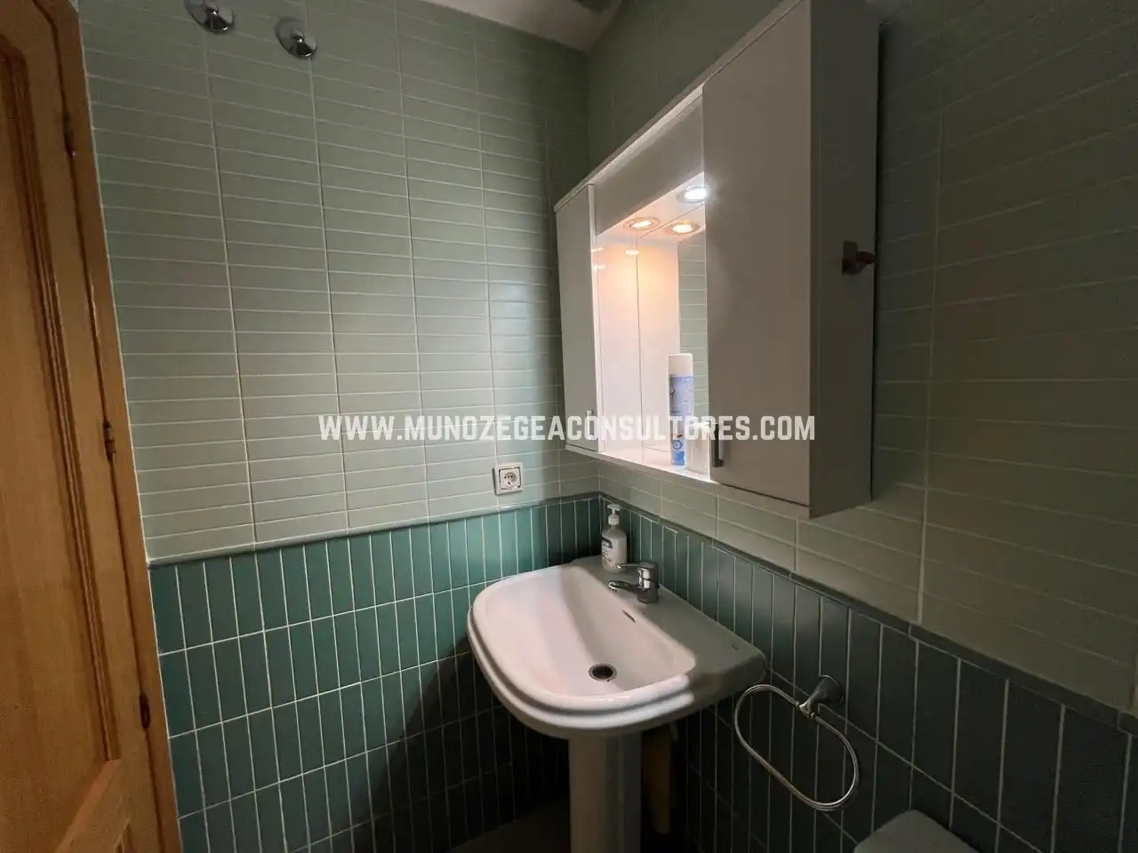 Bathroom of Flat for rent in Lucena  with Air Conditioner and Furnished