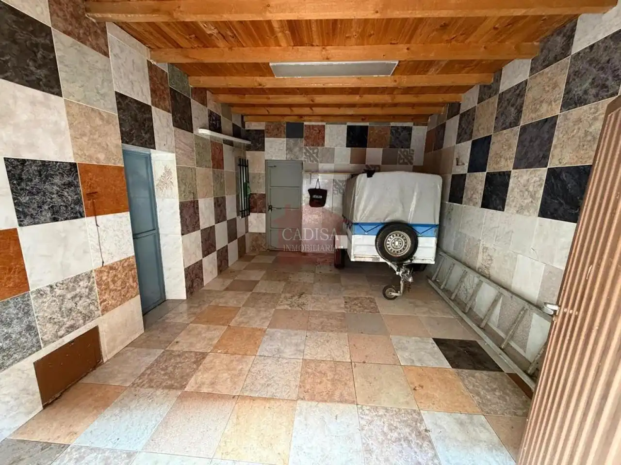 Aparcament de Casa o xalet en venda en Carbajosa de la Sagrada amb Calefacció, Jardí privat i Terrassa