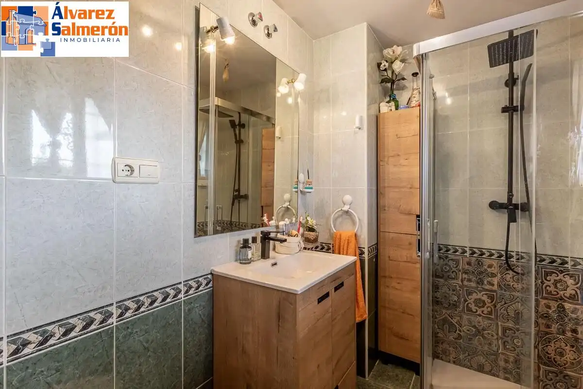 Bathroom of Houses for sale in Huétor Vega  with Air Conditioner, Heating and Terrace