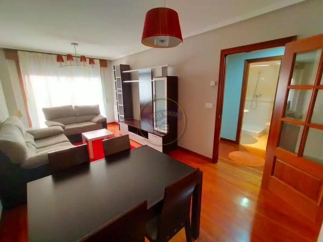 Sala d'estar de Apartament de lloguer en Vigo  amb Calefacció, Parquet i Traster