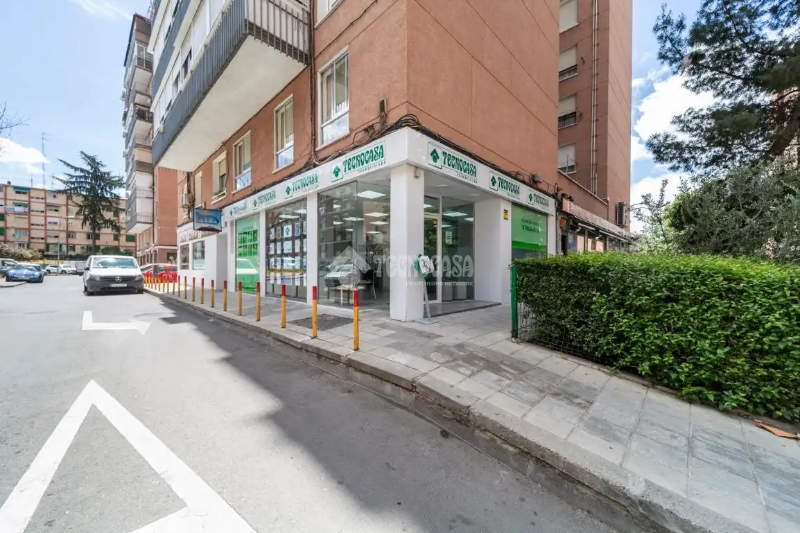 Vista exterior de Pis en venda en Madrid amb Calefacció