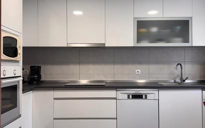 Cuina de Casa o xalet en venda en Valdemoro amb Jardí privat, Parquet i Terrassa