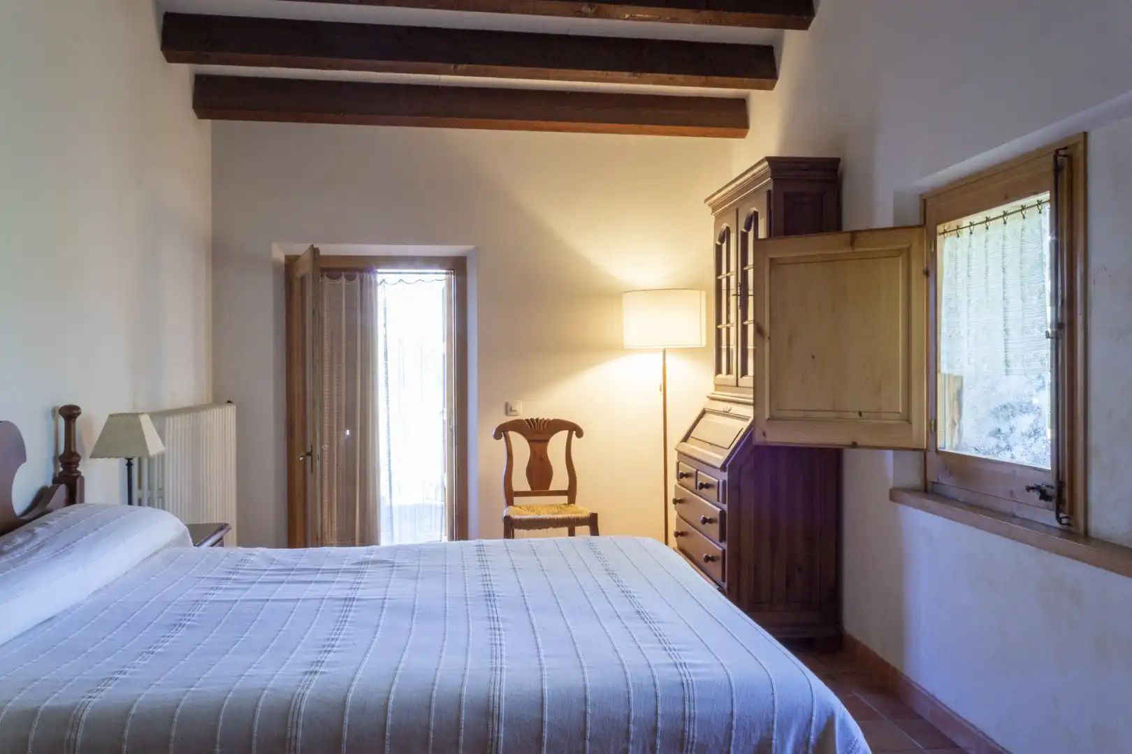 Dormitori de Finca rústica en venda en Cabanelles amb Calefacció, Terrassa i Moblat
