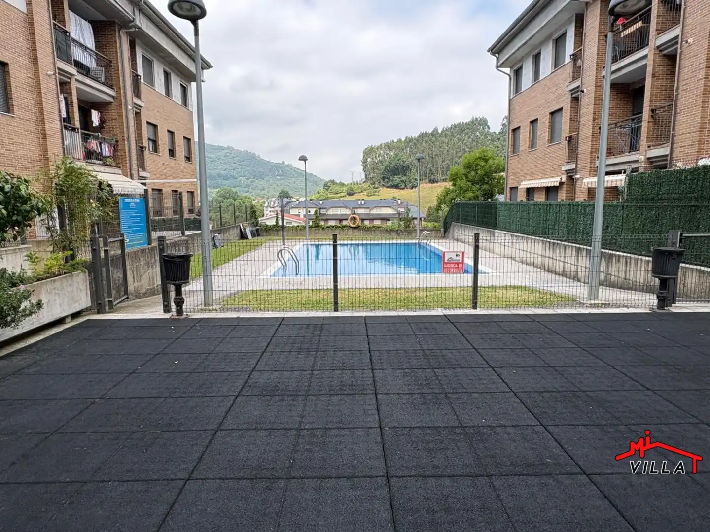 Piscina de Planta baixa en venda en Limpias amb Calefacció, Terrassa i Traster