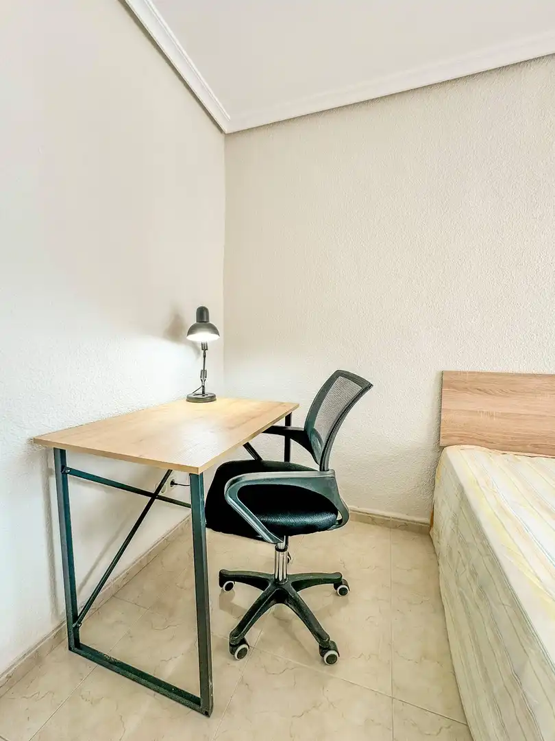 Habitación en Reina Victoria - Miguel Hernández