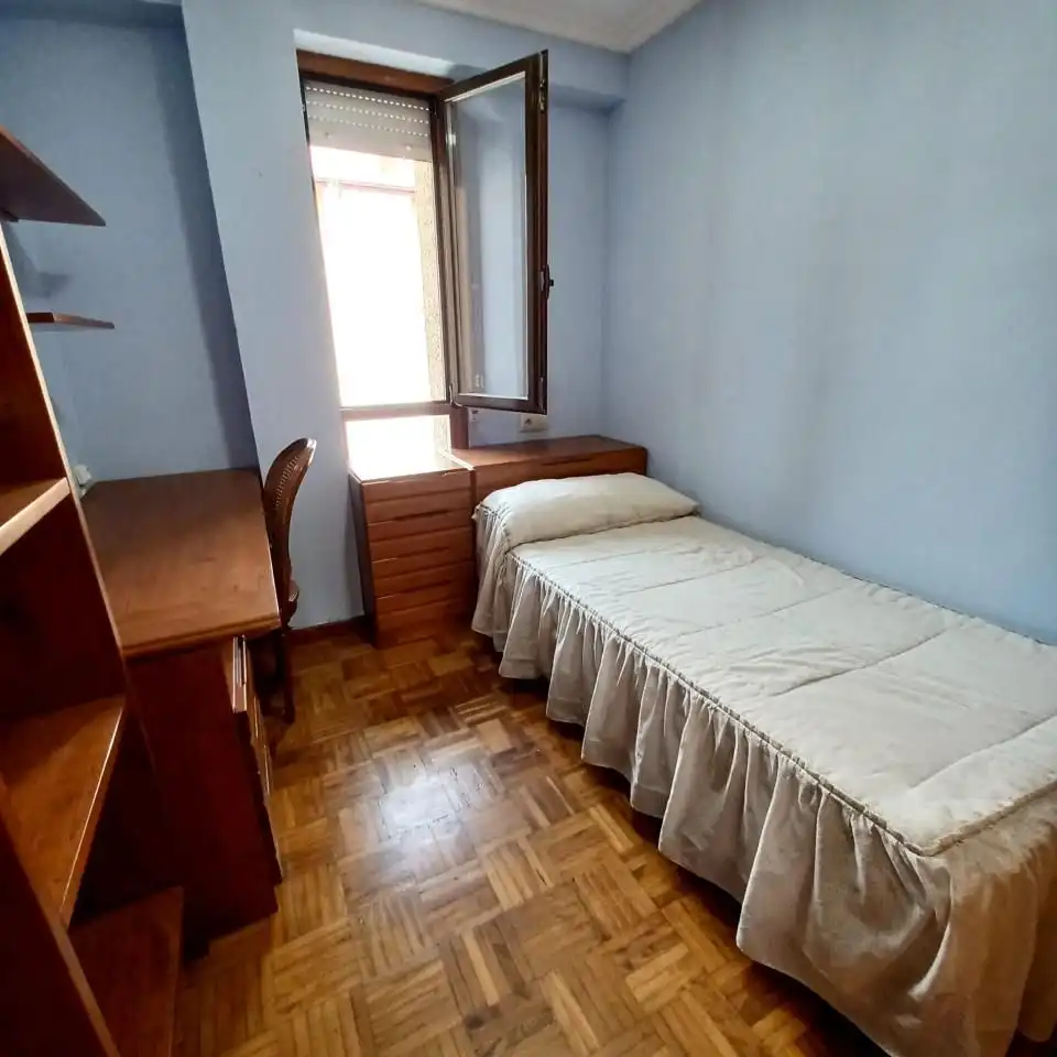 Schlafzimmer von Wohnung zur Miete in Ourense Capital  mit Heizung, Privatgarten und Möbliert