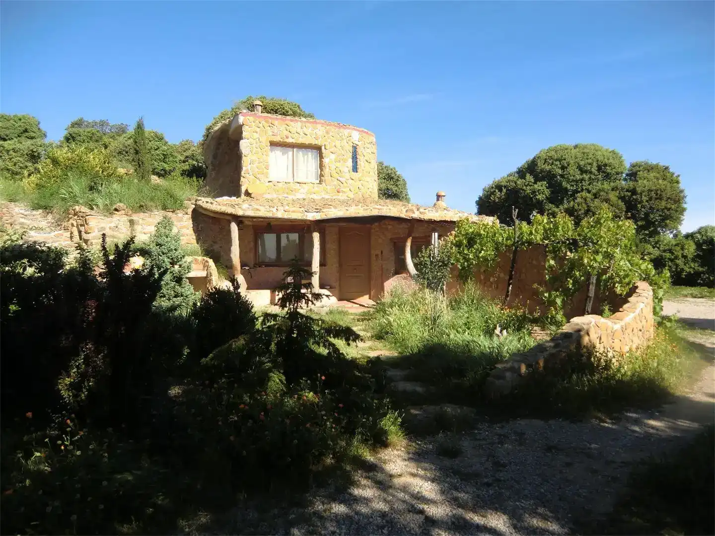 Außenansicht von Country house zur Miete in Sierra Engarcerán mit Privatgarten