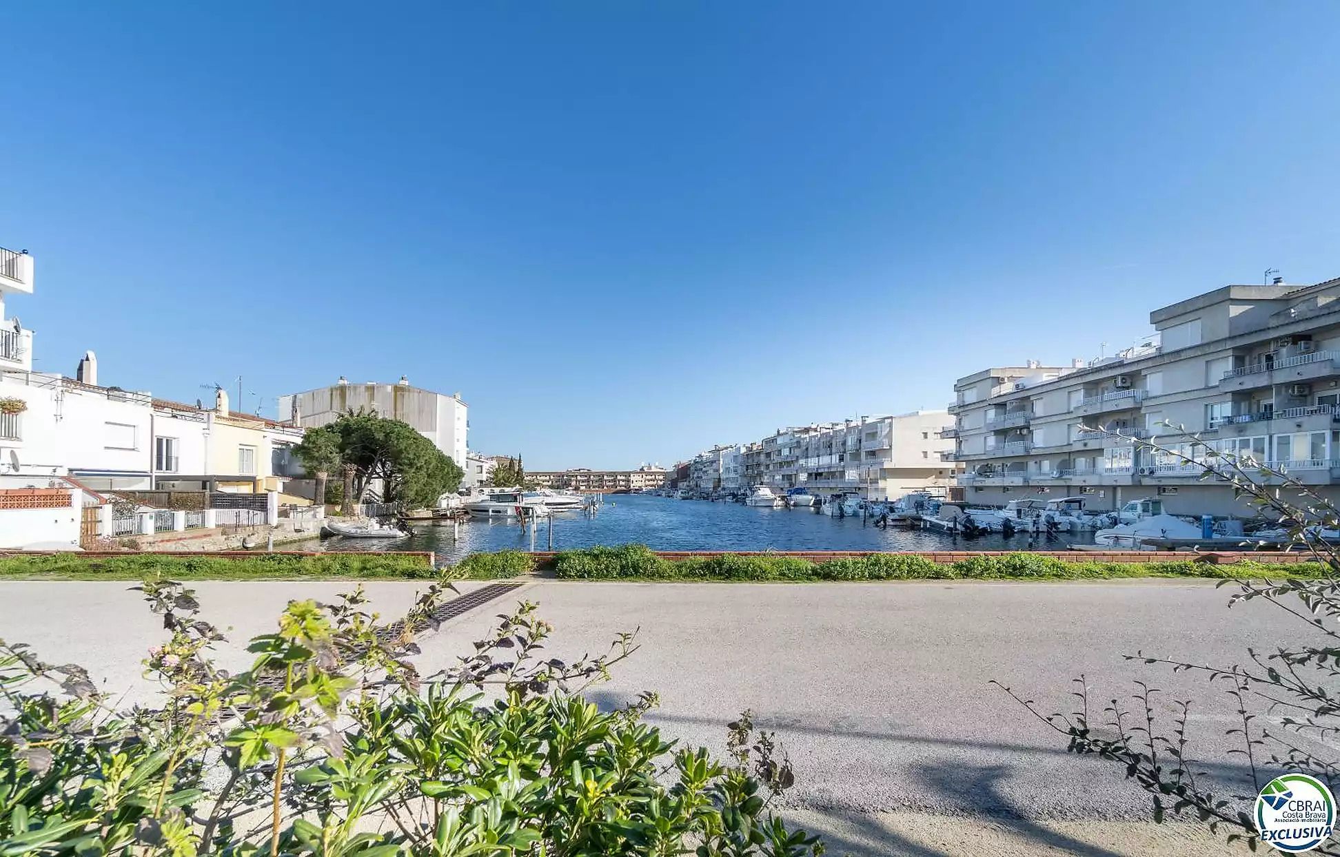 Vista exterior de Casa o chalet en venta en Empuriabrava con Aire acondicionado