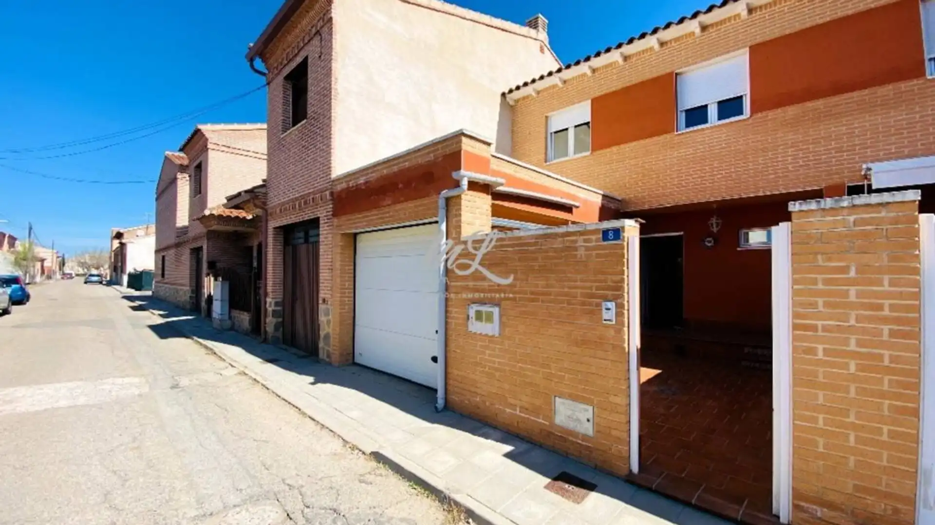 Vista exterior de Casa adosada en venda en Polán amb Aire condicionat, Calefacció i Moblat