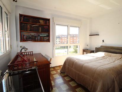 Bedroom of Flat for sale in Oviedo   with Balcony