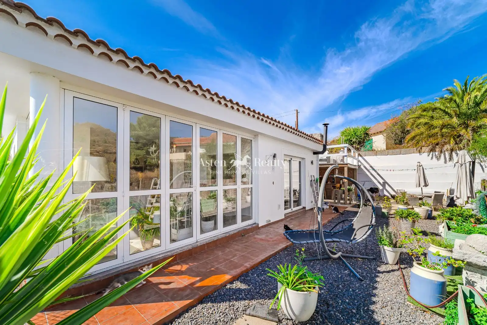 Vista exterior de Casa o xalet en venda en San Miguel de Abona amb Calefacció, Terrassa i Traster