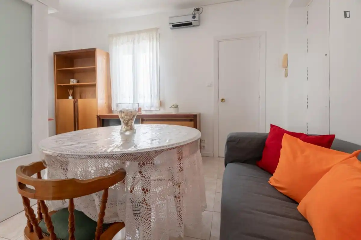 Sala d'estar de Casa o xalet de lloguer en Madrid amb Moblat, Forn i Rentadora