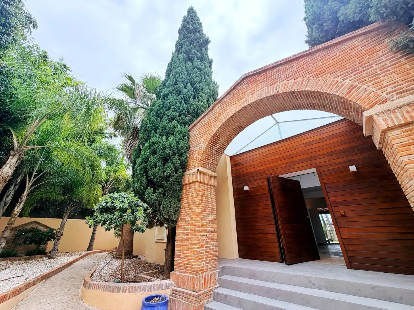 Vista exterior de Casa o chalet de alquiler en Benahavís con Aire acondicionado, Terraza y Trastero
