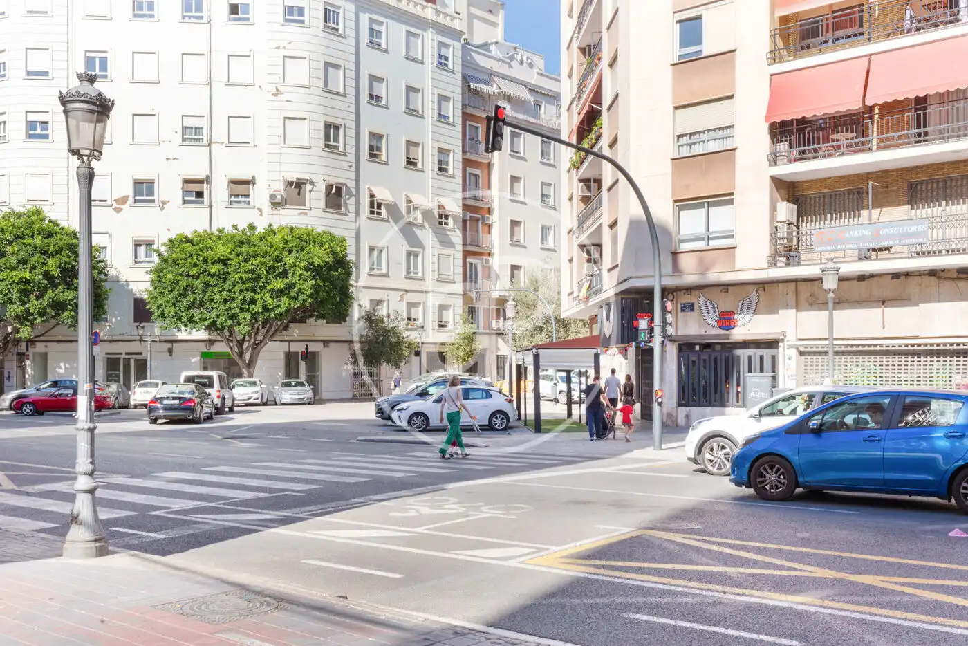 Außenansicht von Einfamilien-Reihenhaus zum Verkauf in Valencia mit Klimaanlage, Heizung und Terrasse