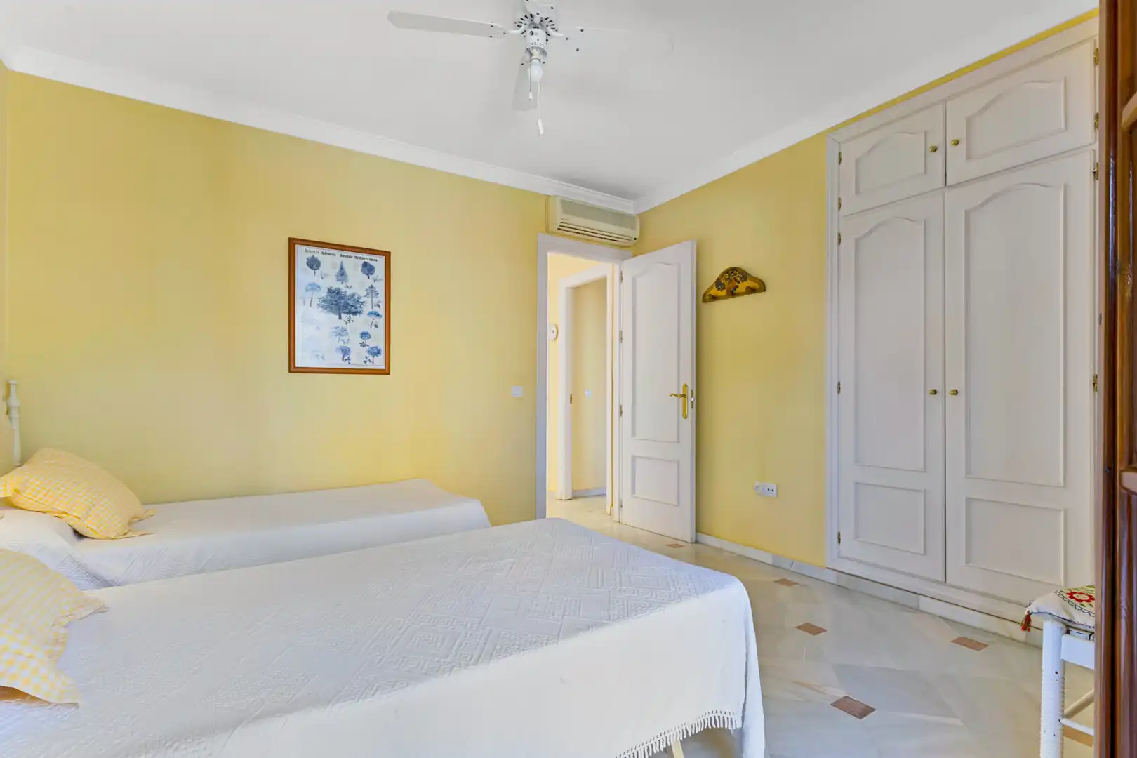 Habitación de Casa o chalet en venta en Marbella con Terraza y Piscina comunitaria