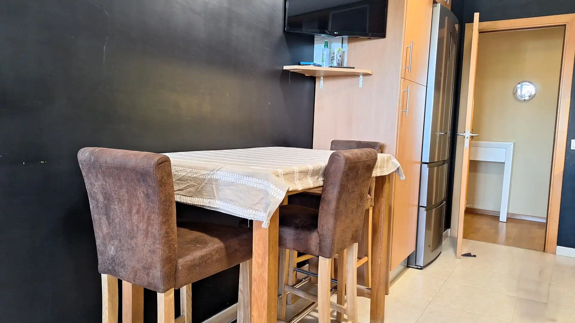 Küche von Wohnung zum Verkauf in Salt mit Klimaanlage, Heizung und Terrasse