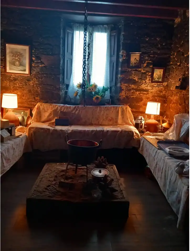Sala de estar de Finca rústica en venta en Tineo con Jardín privado, Parquet y Terraza