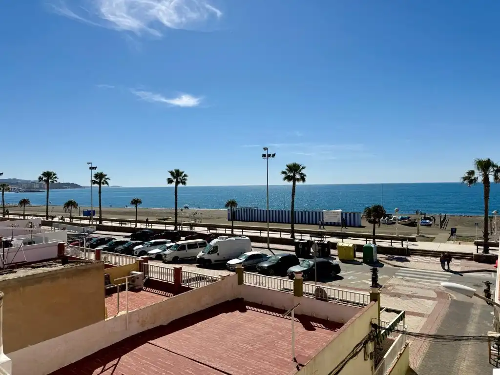 Vista exterior de Casa o xalet en venda en Vélez-Málaga amb Terrassa i Balcó