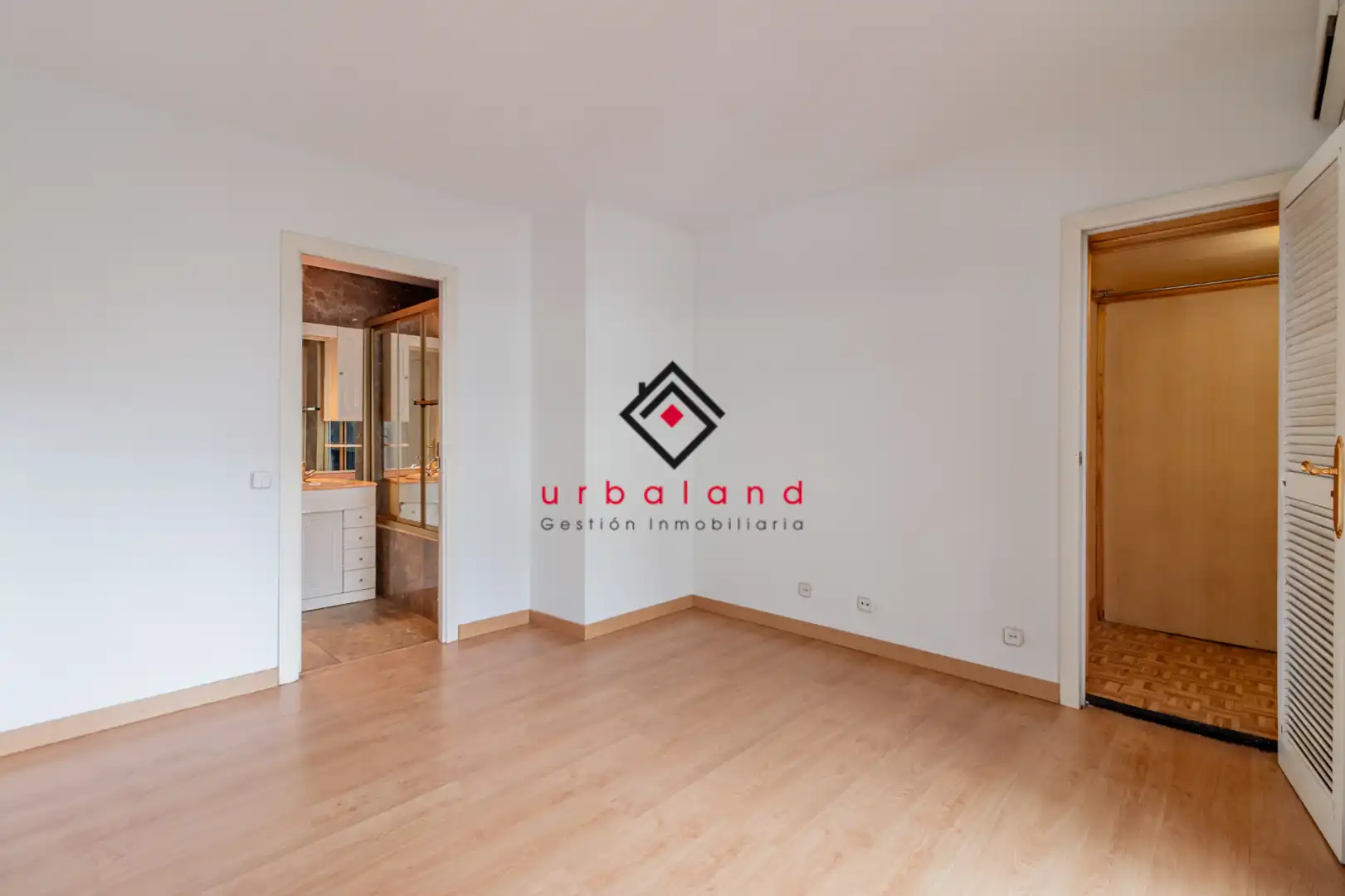 Bedroom of Attic for sale in Madrid  with Air Conditioner, Heating and Terrace