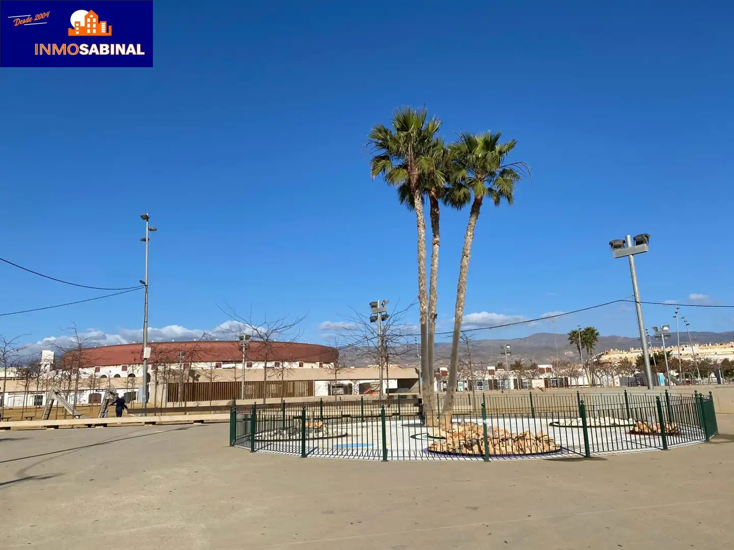 Vista exterior de Dúplex en venta en Roquetas de Mar con Terraza