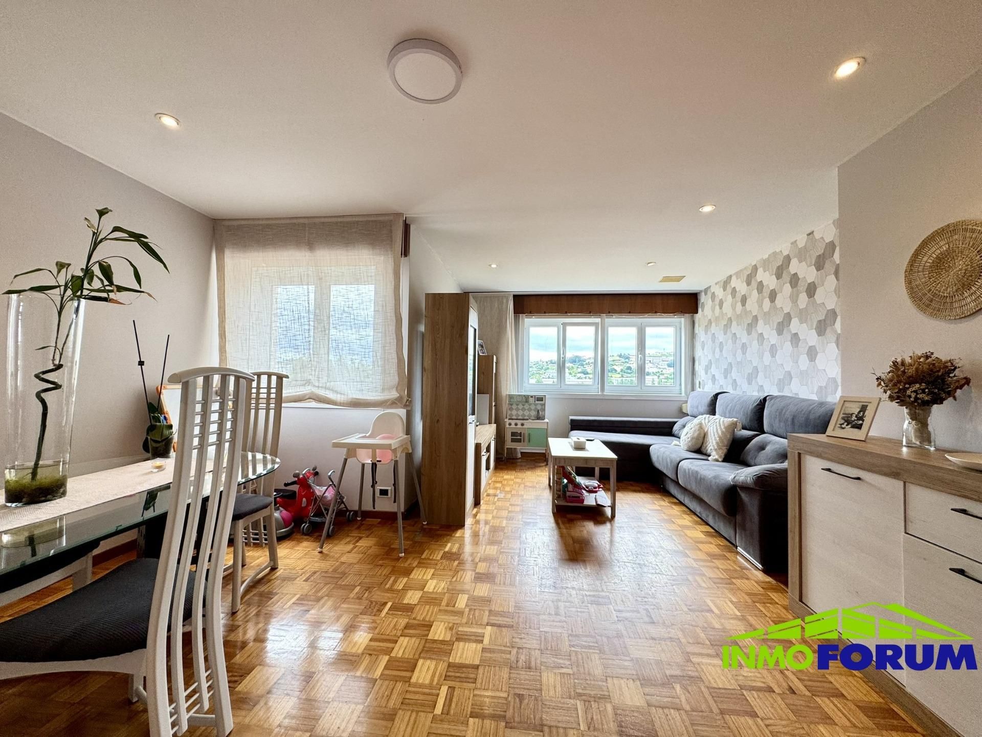 Sala d'estar de Dúplex en venda en A Coruña Capital  amb Calefacció i Parquet