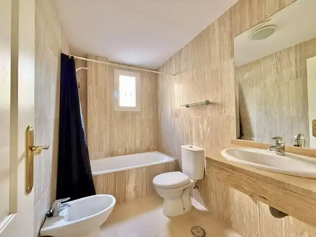 Bathroom of Apartments for sale in Elviria - Cabopino