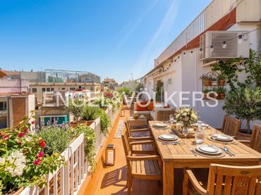 Penthouse mit Aufzug zum Verkauf in Gràcia